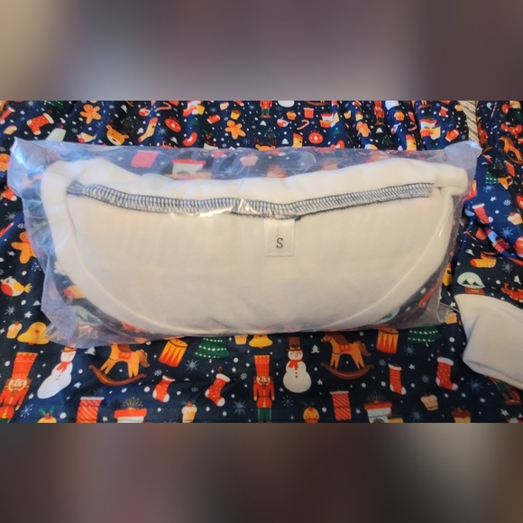 Christmas Pajamas Women's Size Small - Picture 5 of 7